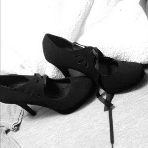 Black velvet pumps